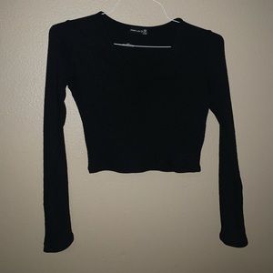 Black long sleeve crop top